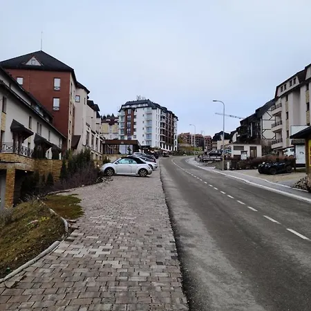 Milmari & N Lux 90 *