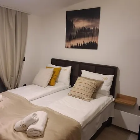 Milmari & N Lux 90 Apartment