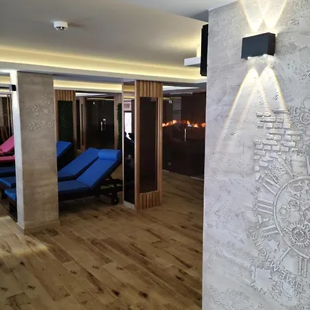 Milmari & N Lux 90 *