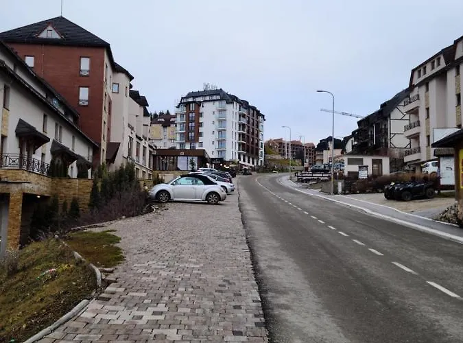 Milmari & N Lux 90 *