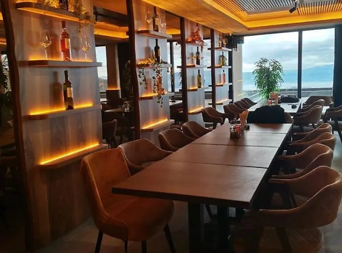 Milmari & N Lux 90 Apartman *