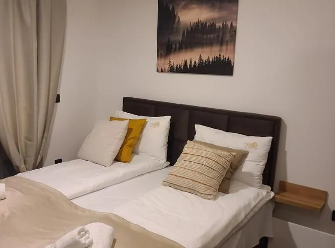 Milmari & N Lux 90 Apartman