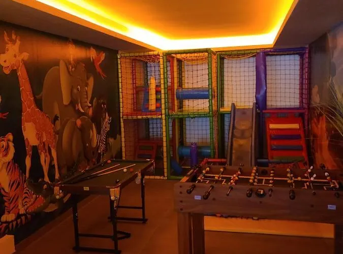 Milmari & N Lux 90 Apartman